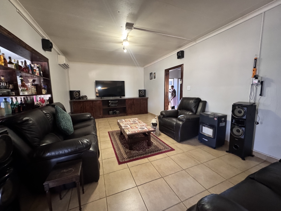 8 Bedroom Property for Sale in Meiringspark North West